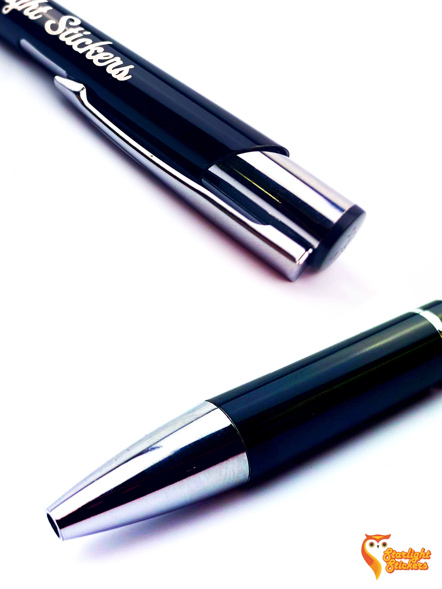 Close up of the clip and tip of a black pen.