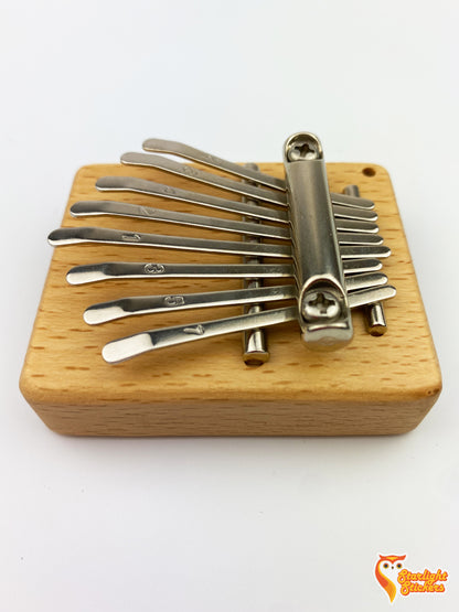 Side view of the pocket kalimba. 