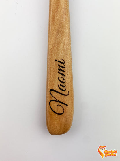 Engraved handle with the name "Naomi". 